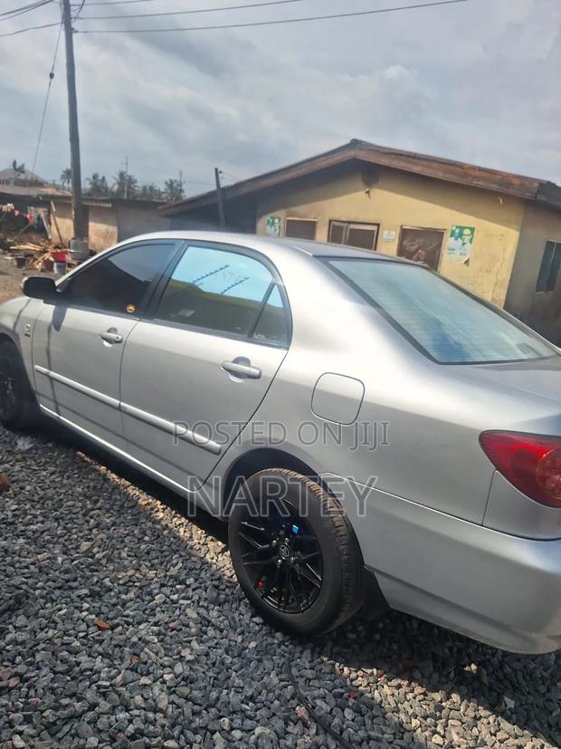 Toyota Corolla LE 4dr Sedan (1.8L 4cyl 4A) 2010 Silver