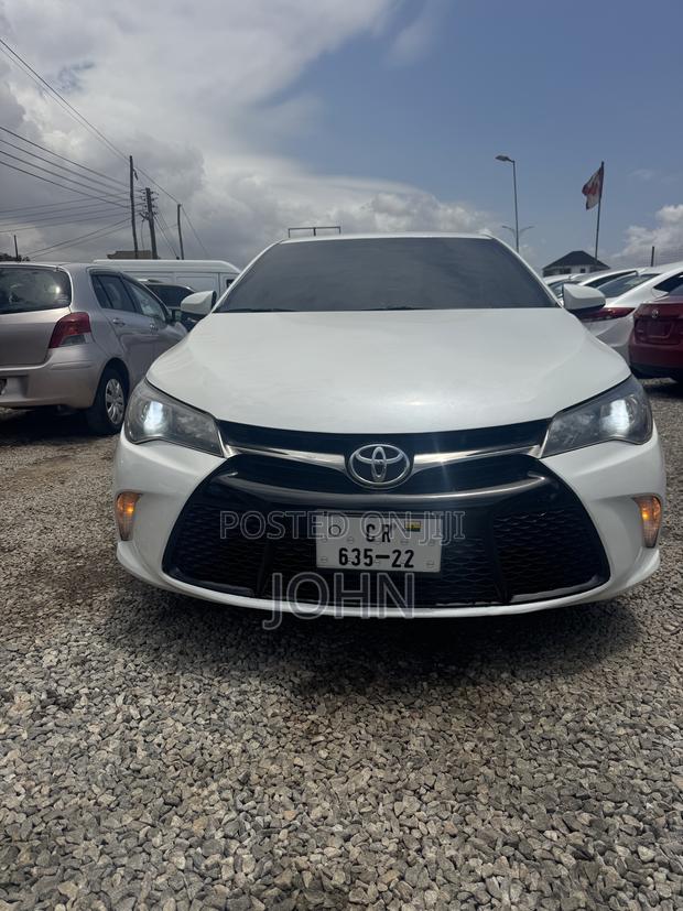 Toyota Camry SE 4dr Sedan (2.5L 4cyl 6A) 2017 White