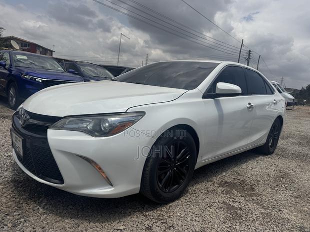 Toyota Camry SE 4dr Sedan (2.5L 4cyl 6A) 2017 White