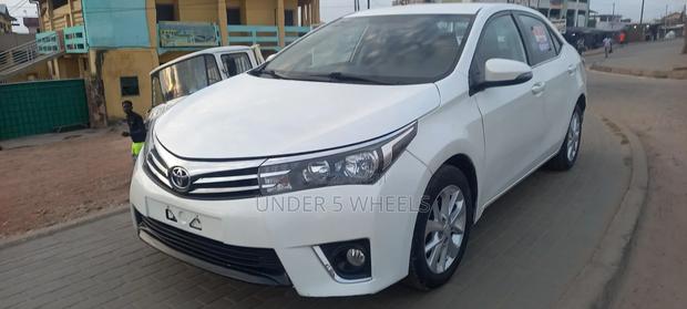 Toyota Corolla LE 4dr Sedan (1.8L 4cyl CVT) 2017 White