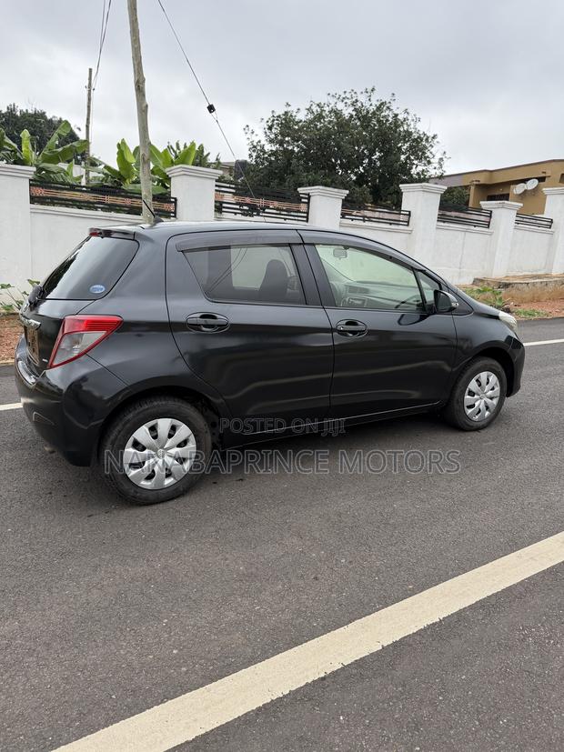 Toyota Vitz 1.3 AWD 5dr 2015 Black