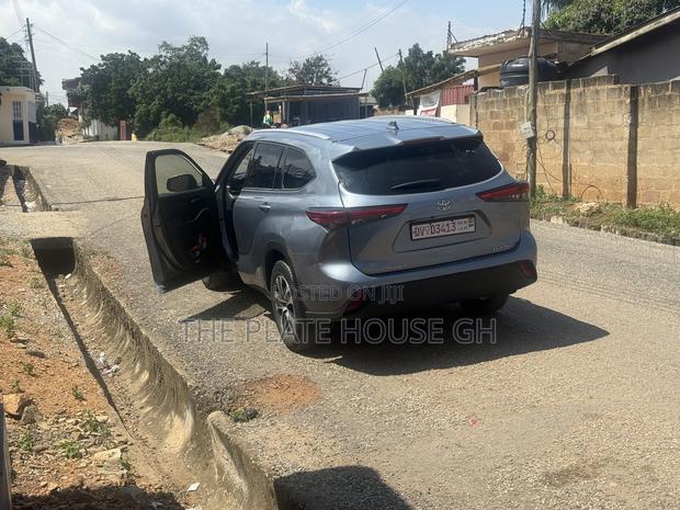 Toyota Highlander XLE 2022 Gray