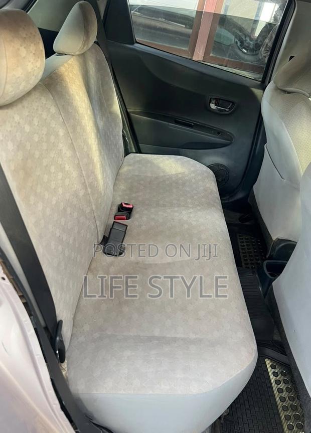 Toyota Vitz 2012 Silver