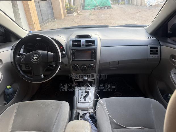 Toyota Corolla LE 4dr Sedan (1.8L 4cyl 4A) 2013 Silver
