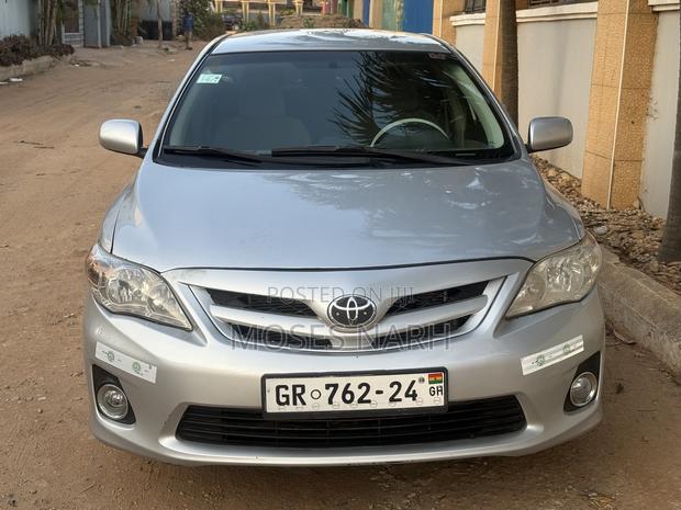 Toyota Corolla LE 4dr Sedan (1.8L 4cyl 4A) 2013 Silver
