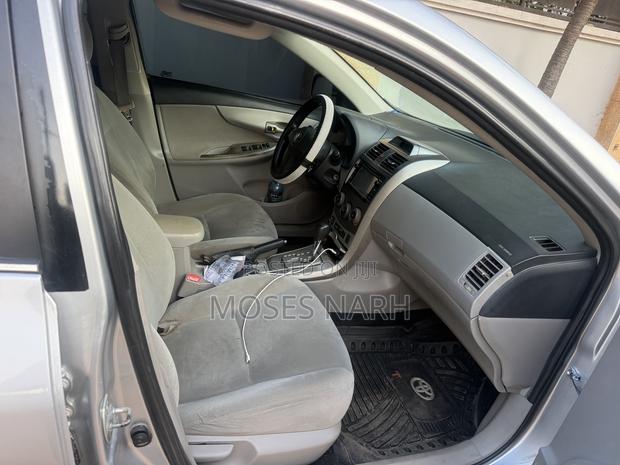 Toyota Corolla LE 4dr Sedan (1.8L 4cyl 4A) 2013 Silver