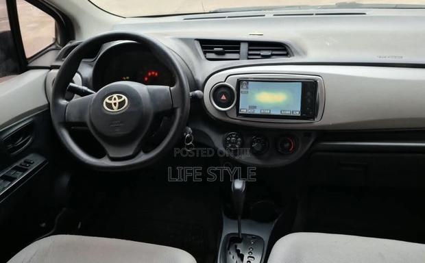 Toyota Vitz 1.0 FWD 3dr 2012 White