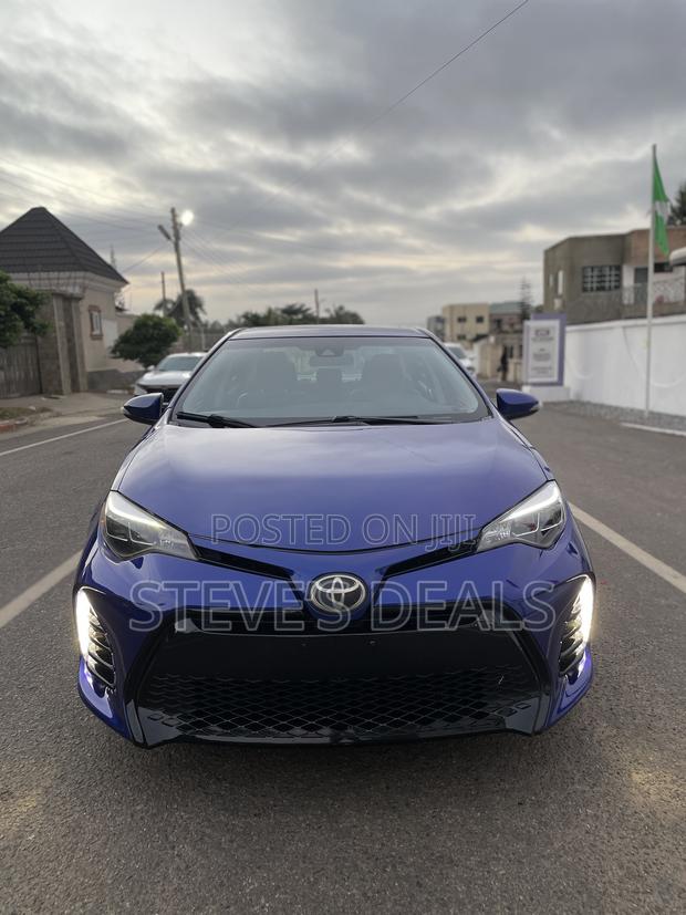 Toyota Corolla SE (1.8L 4cyl 2A) 2018 Blue