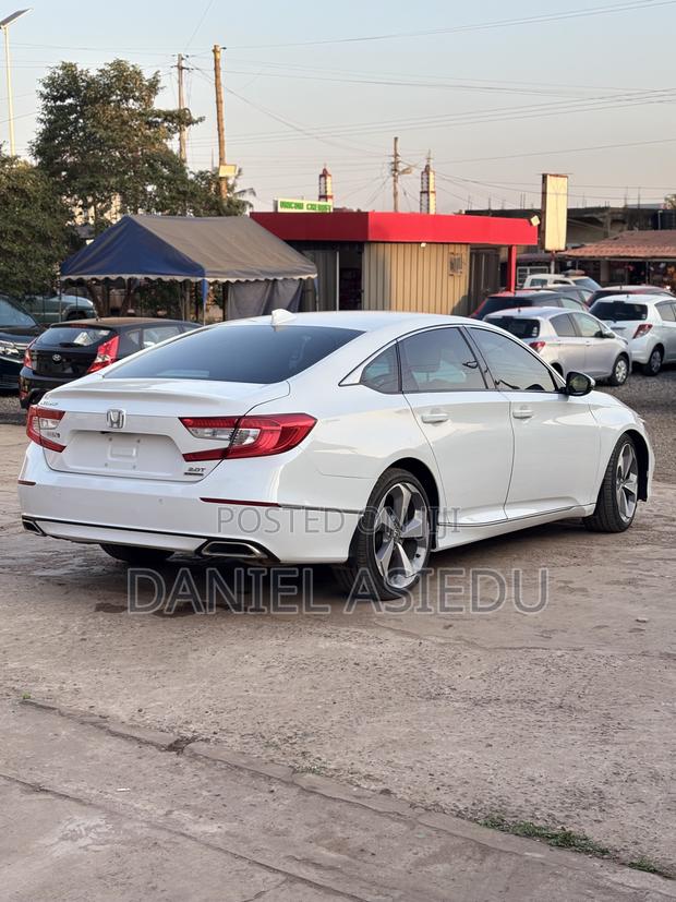 Honda Accord Touring 2.0T 2018 White