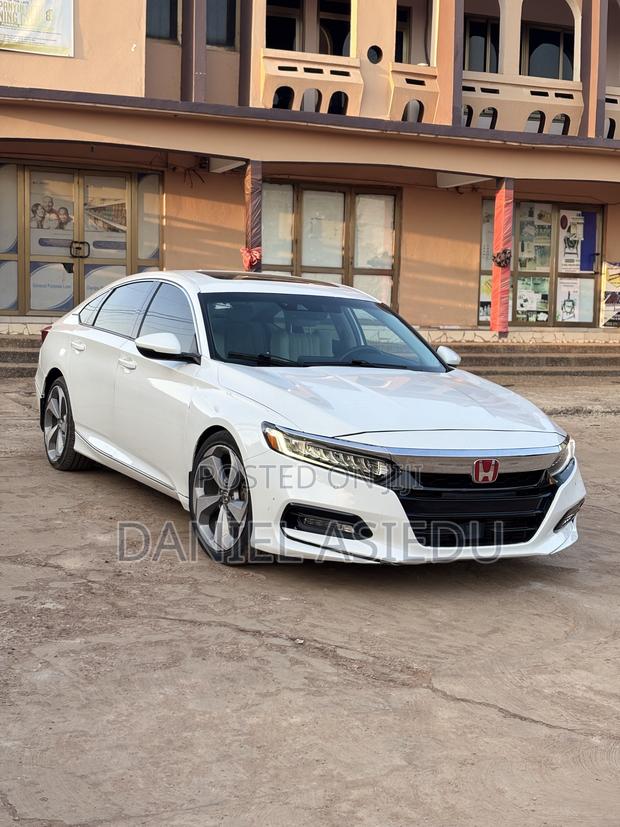 Honda Accord Touring 2.0T 2018 White