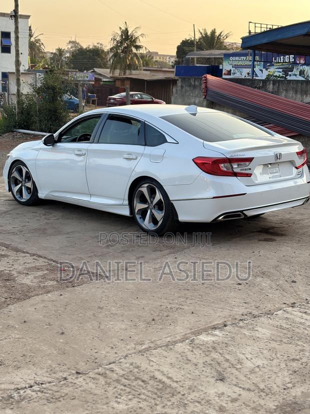 Honda Accord Touring 2.0T 2018 White