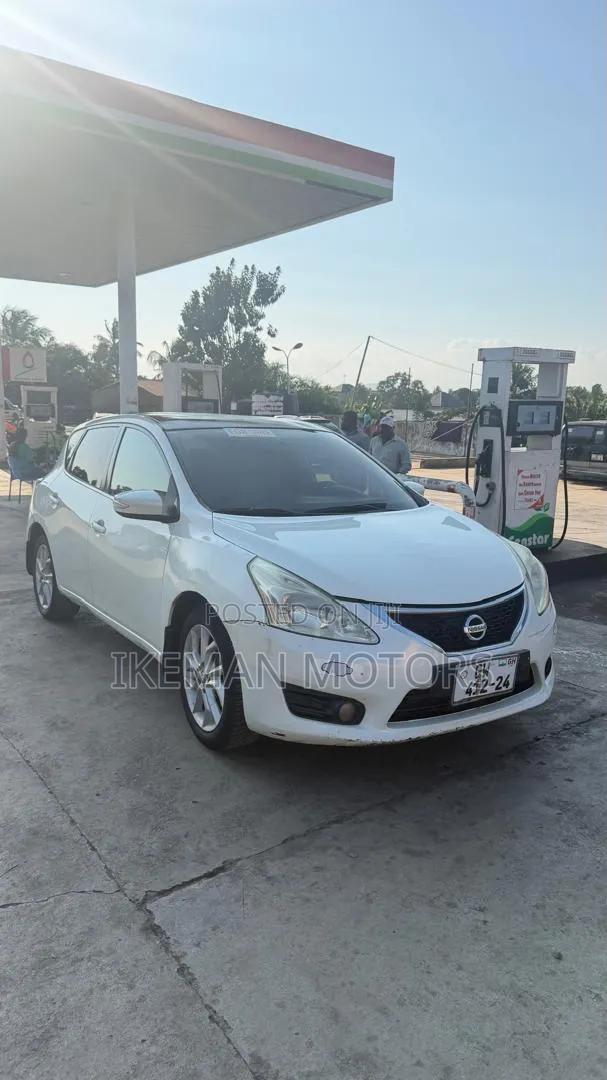 Nissan Tiida 1.6 Hatchback 2012 White