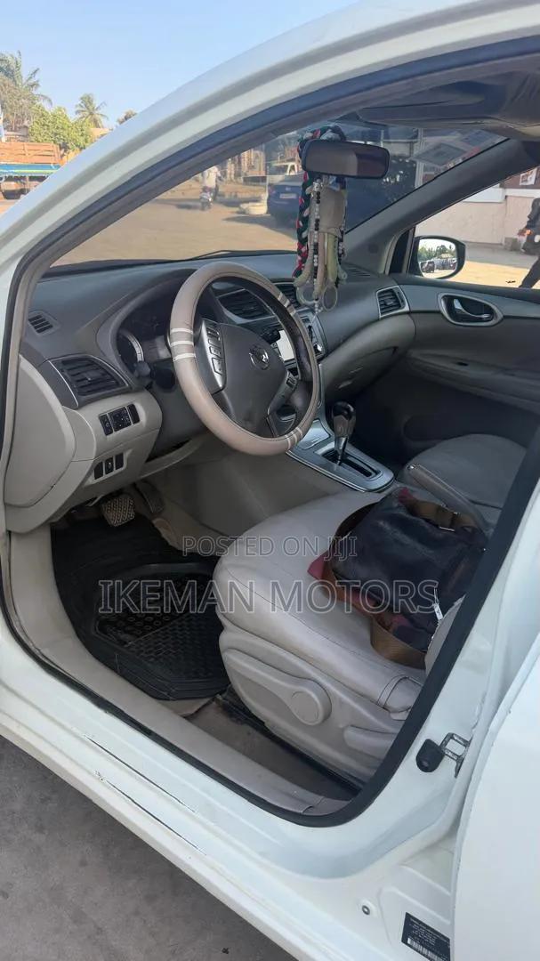 Nissan Tiida 1.6 Hatchback 2012 White