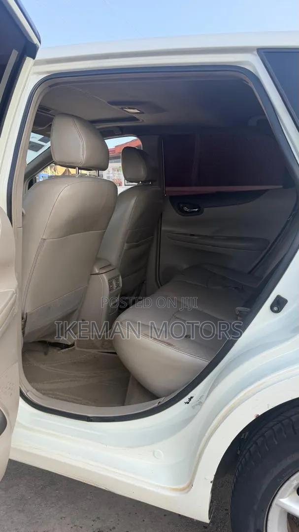 Nissan Tiida 1.6 Hatchback 2012 White