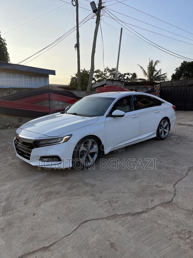 Honda Accord Touring 2.0T 2018 White