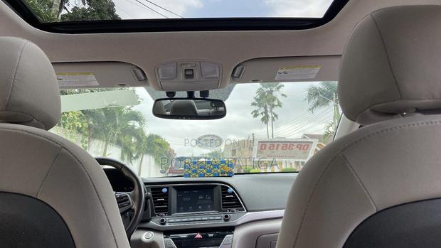 Hyundai Elantra Value Edition 2018 Silver