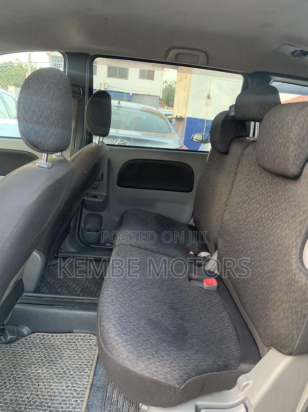 Toyota Sienta 2011 Silver