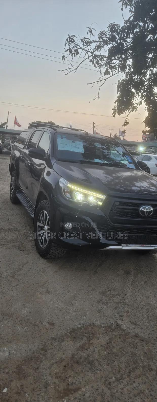 Toyota Hilux 2021 Black