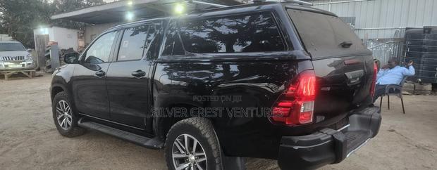 Toyota Hilux 2021 Black