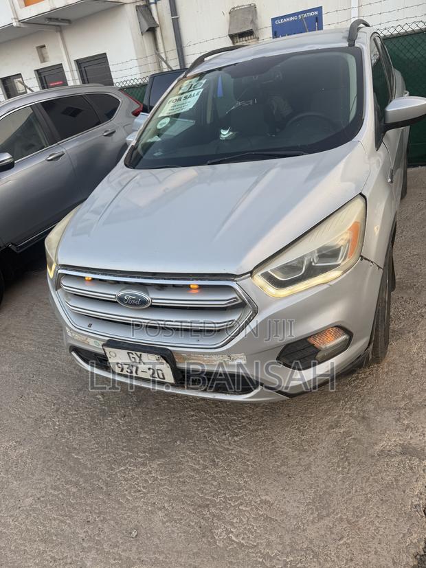 Ford Escape SE 4x4 2018 Gray