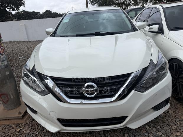 Nissan Altima 2018 White