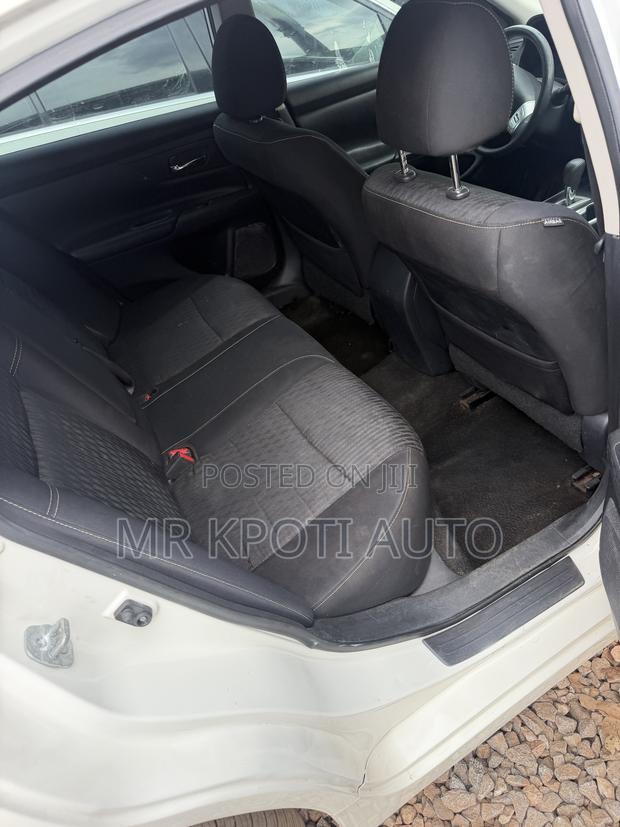 Nissan Altima 2018 White
