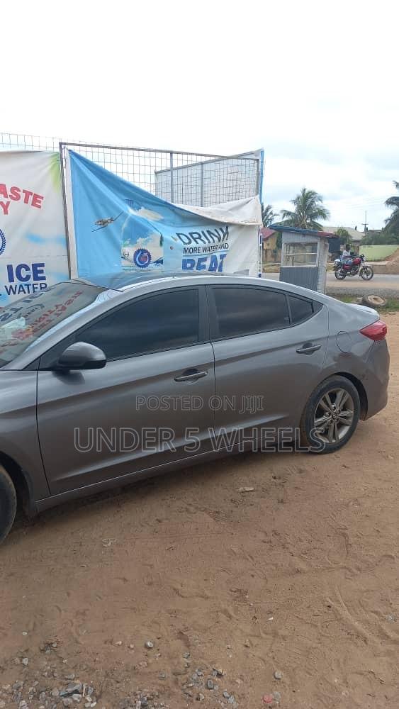 Hyundai Elantra ECO Sedan FWD (1.4L 4cyl 7A) 2017 Beige