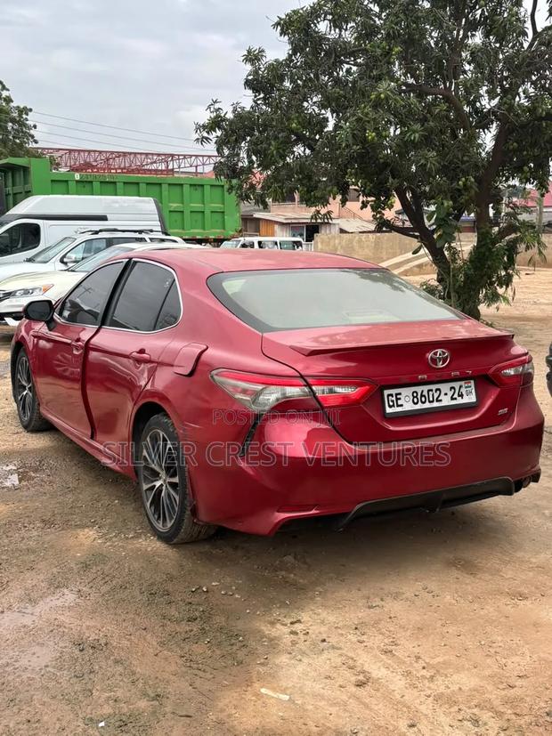 Toyota Camry SE FWD (2.5L 4cyl 8AM) 2018 Red
