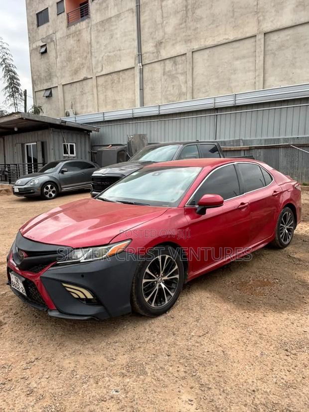 Toyota Camry SE FWD (2.5L 4cyl 8AM) 2018 Red