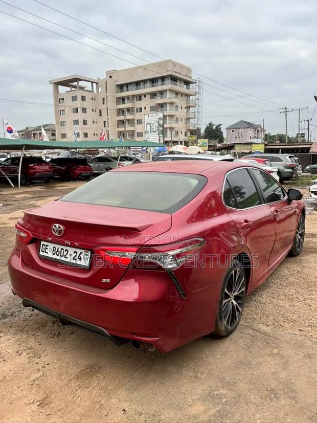 Toyota Camry SE FWD (2.5L 4cyl 8AM) 2018 Red