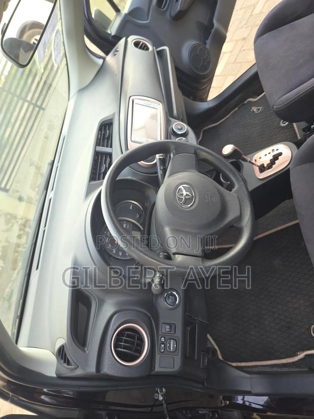Toyota Vitz 2012 Purple