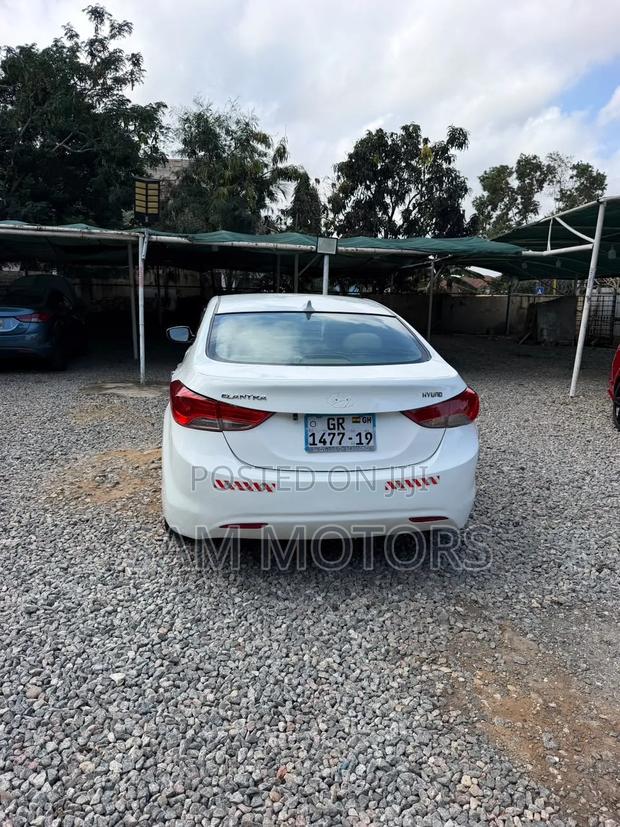Hyundai Elantra 2013 White