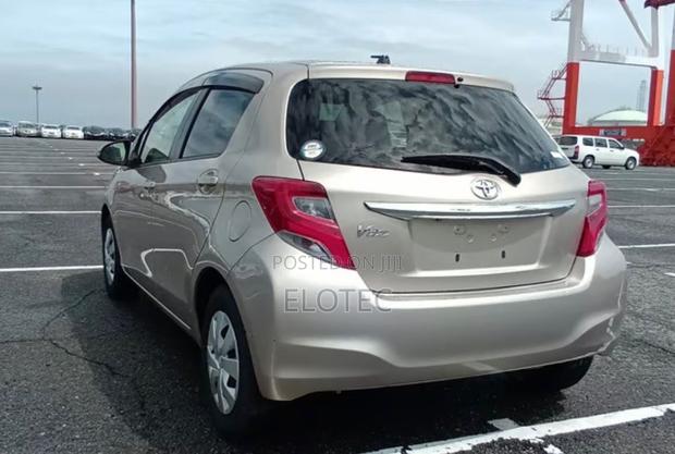 Toyota Vitz 1.3 FWD 5dr 2015 Gold