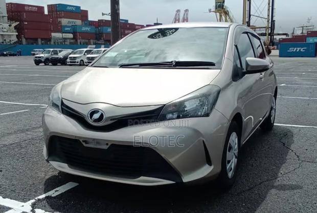 Toyota Vitz 1.3 FWD 5dr 2015 Gold