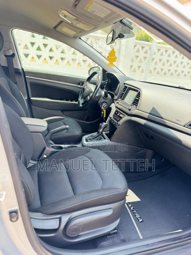 Hyundai Elantra SEL 2018 Silver