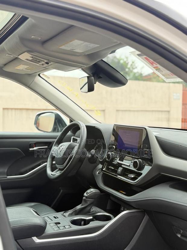 Toyota Highlander XLE AWD 2024 White