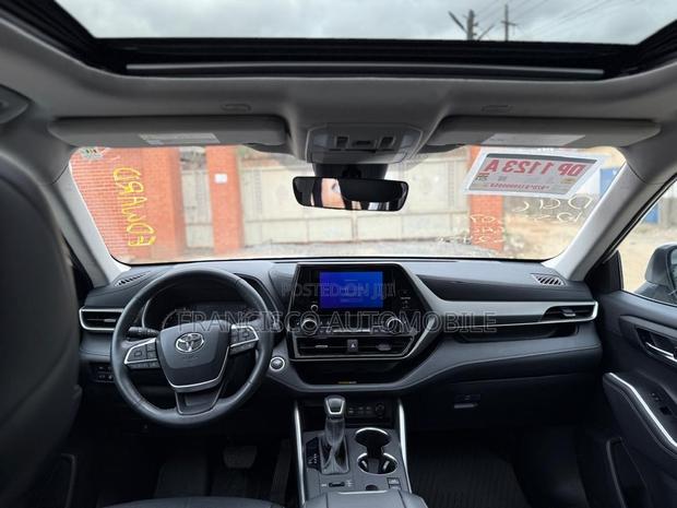 Toyota Highlander XLE AWD 2024 White