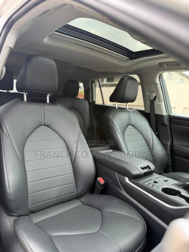 Toyota Highlander XLE AWD 2024 White