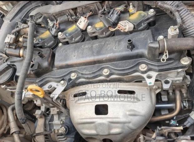 Toyota Vitz 2012 Silver