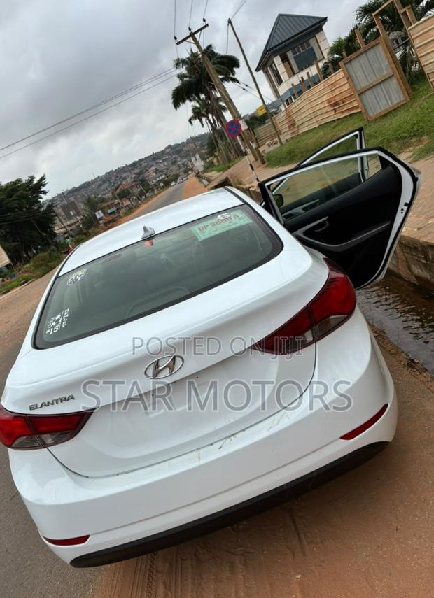 Hyundai Elantra Limited Sedan FWD (1.8L 4cyl 6A) 2016 White