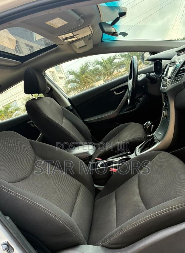 Hyundai Elantra Limited Sedan FWD (1.8L 4cyl 6A) 2016 White