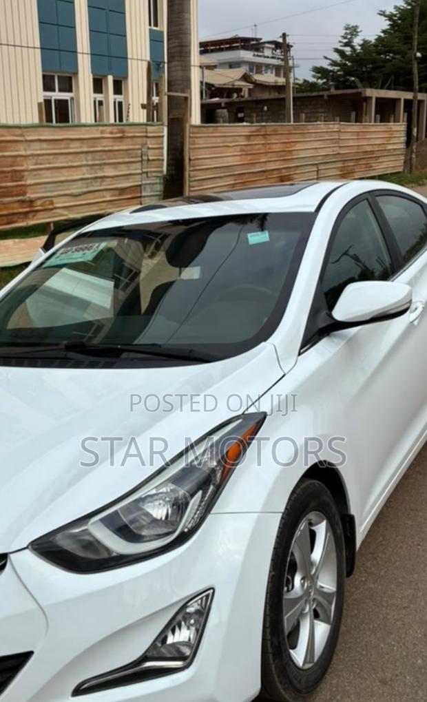 Hyundai Elantra Limited Sedan FWD (1.8L 4cyl 6A) 2016 White