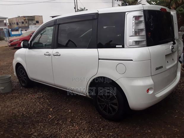 Toyota Sienna 2012 White