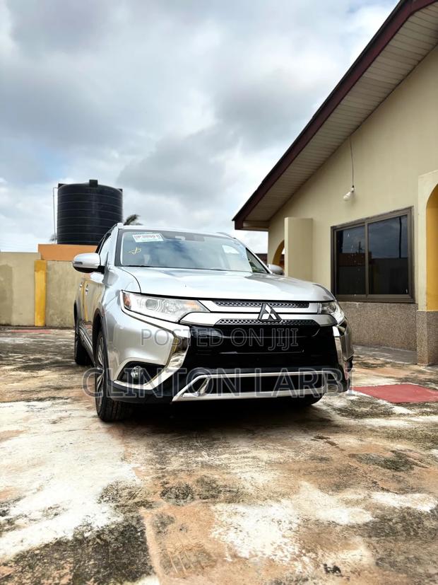 Mitsubishi Outlander SEL FWD 2018 Silver