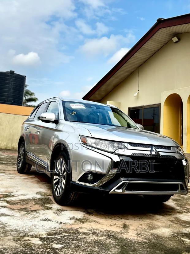Mitsubishi Outlander SEL FWD 2018 Silver