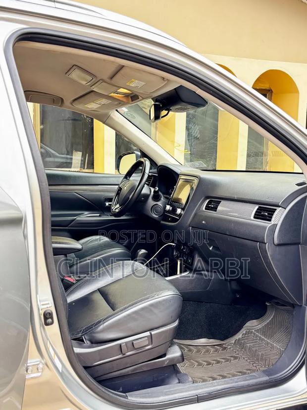 Mitsubishi Outlander SEL FWD 2018 Silver