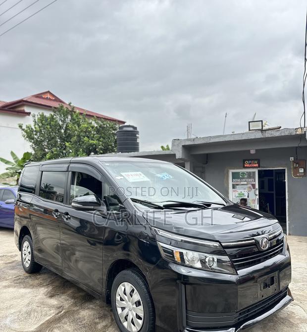 Toyota Voxy X 4WD 7-Seater 2015 Black