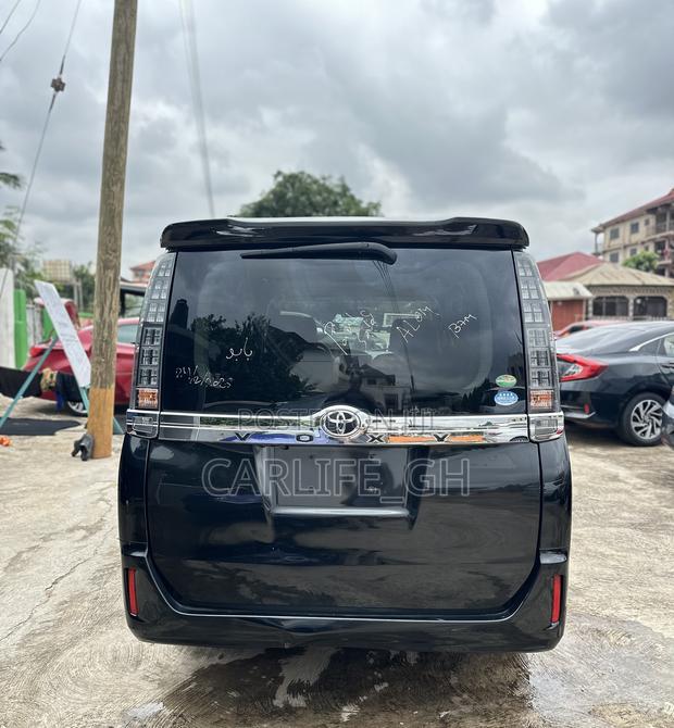 Toyota Voxy X 4WD 7-Seater 2015 Black