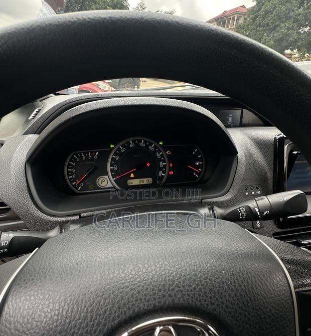 Toyota Voxy X 4WD 7-Seater 2015 Black