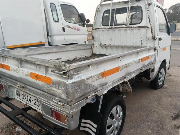 Hyundai Trajet 2000 White